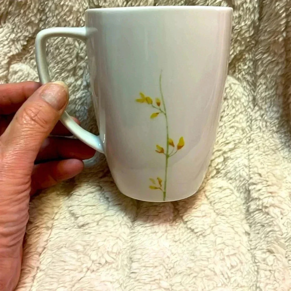 Corelle 'Kobe' Corning Coordinates Coffee Tea Mug Cup yellow flowers minimalist - Picture 1 of 3
